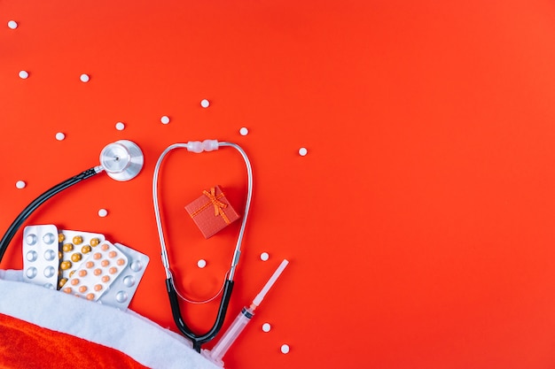 Autocollants de Noël avec médicaments, seringue et stéthoscope