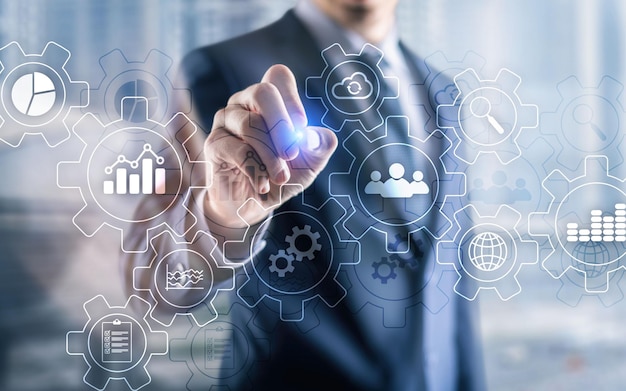 Automatisation pour la gestion des technologies d'entreprise et diagramme de flux de travail avec engrenages et icônes avec organigramme en arrière-plan