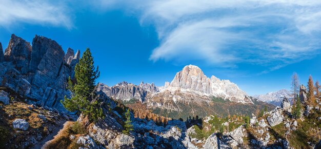 Automne Dolomites mountain rocky view Sudtirol Italie