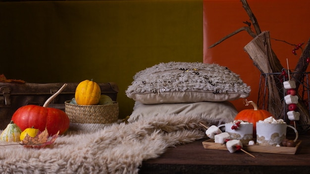 Automne nature morte avec citrouilles et plaids