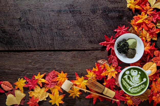 Automne, tasse de thé vert Matcha en bois