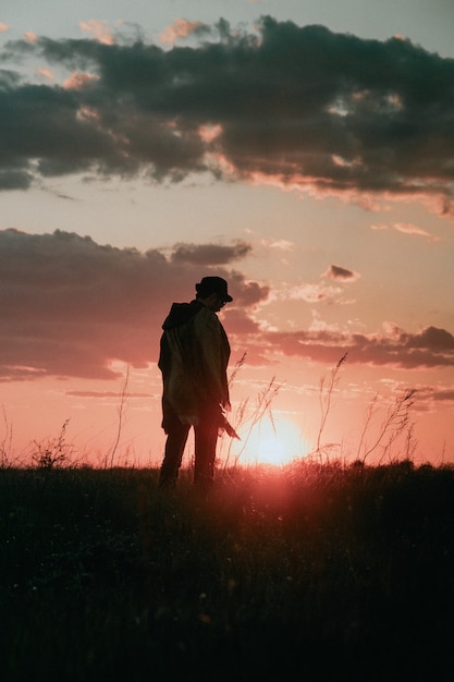 autoportrait silhouette d'un homme