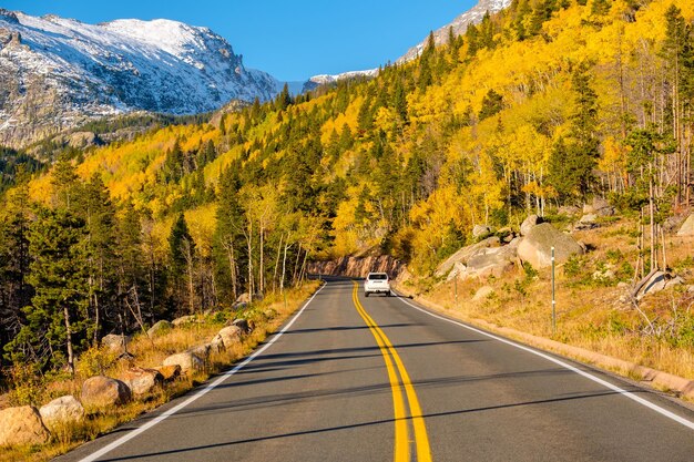 Autoroute à l'automne dans le Colorado USA