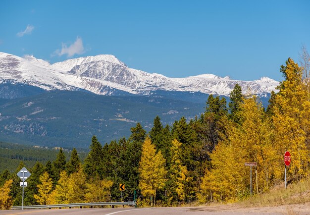 Autoroute à l'automne dans le Colorado USA