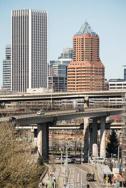 L'autoroute Interstate 5 Portland Oregon transporte les voitures vers le sud depuis le centre-ville