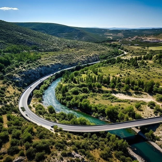 une autoroute qui a un pont qui dit autoroute sur elle