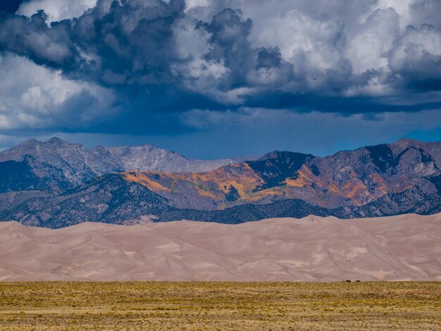 Avant le coucher du soleil à Great Sand Dunes National Park, Colorado.