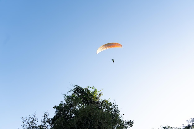 aventure dans les hauteurs en parapente