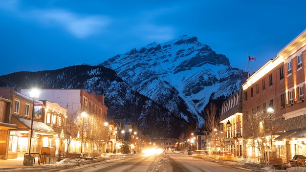 Photo avenue banff, banff, alberta, canada