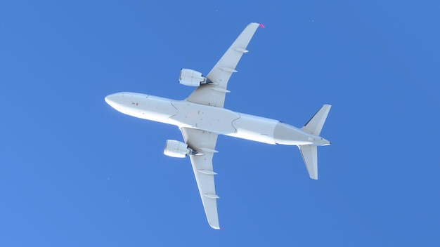 Avion commercial survolant le ciel