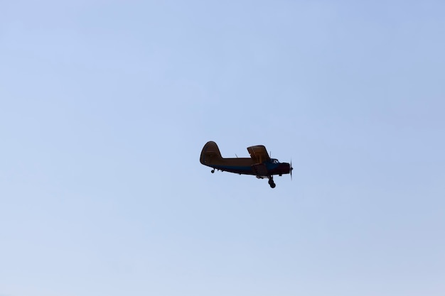 avion dans le ciel