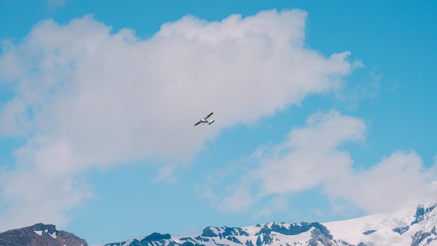 Avion dans le ciel