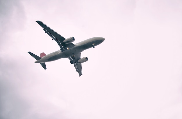 Avion dans le ciel