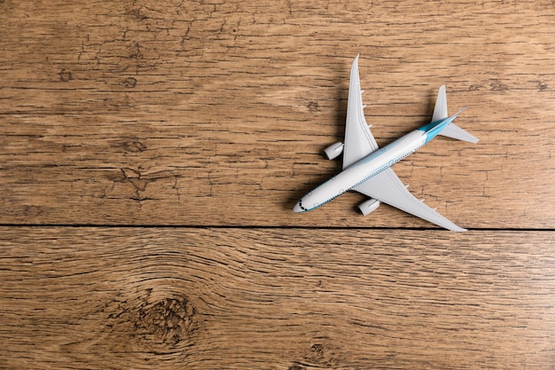 Photo avion de passagers sur fond de bois