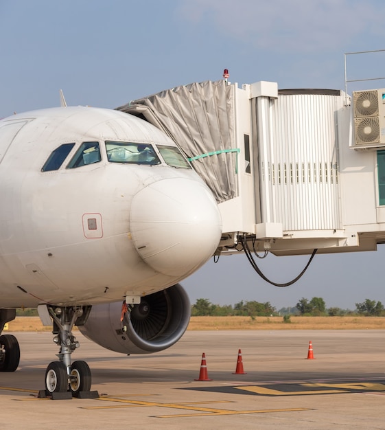 Avion de stationnement dans l&#39;aéroport