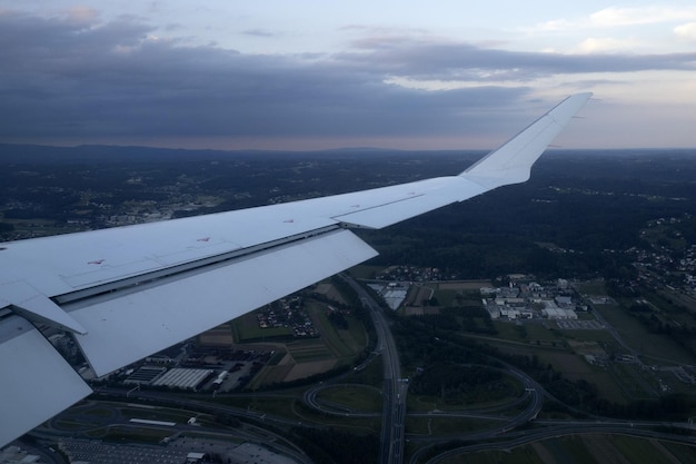 Avion volets ouverts à l'atterrissage