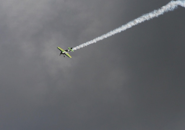 Des avions militaires font de belles performances lors d'un spectacle aérien en Grèce