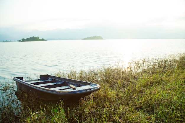 Aviron le long du lac.