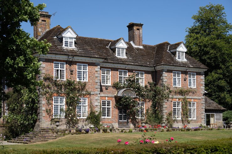 Avis de Stone Hall un bâtiment classé grade 1 près de Balcombe dans le West Sussex