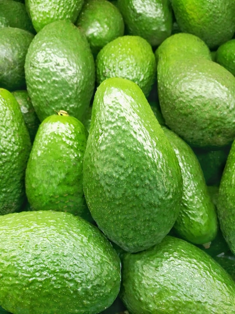 Photo avocat bio frais au marché fermier