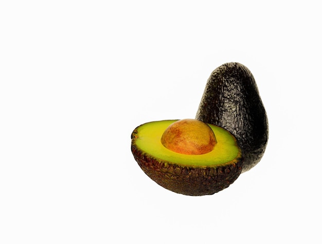 Avocat isolé sur fond blanc