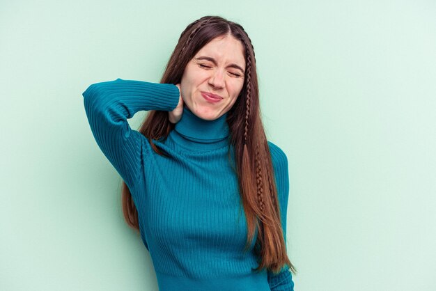 Avoir une douleur au cou due au massage du stress et le toucher avec la main