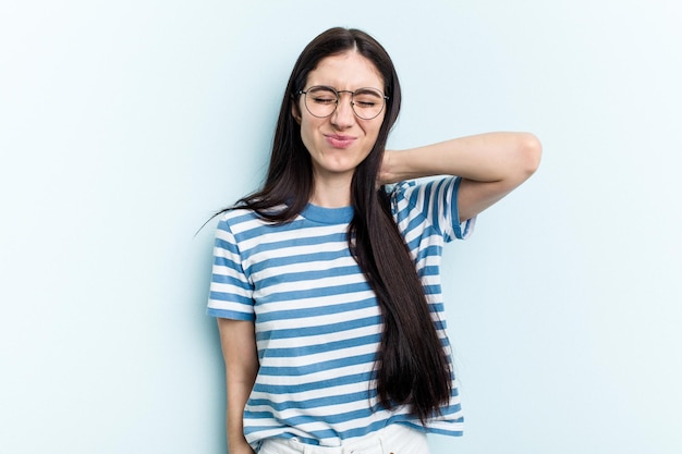 Avoir une douleur au cou due au massage du stress et le toucher avec la main