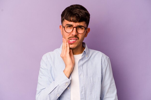 Avoir une forte douleur aux dents douleur molaire