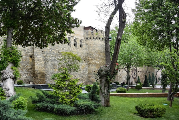 Azerbaïdjan Mai 2019 Bâtiments et rues de Bakou Les murs de la vieille ville de Bakou