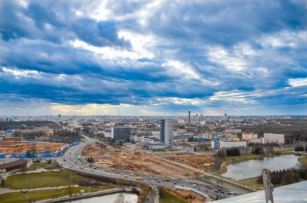 BÉLARUS MINSK Des étudiants ont grimpé au sommet de la Bibliothèque nationale biélorusse