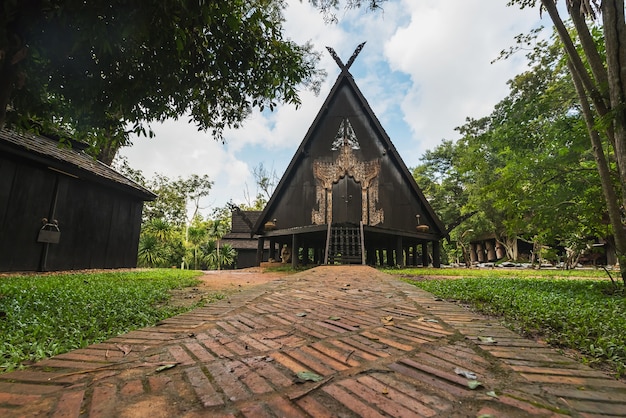 BAANDAM, maison traditionnelle en bois de style thaïlandais à Chiang Rai, Thaïlande