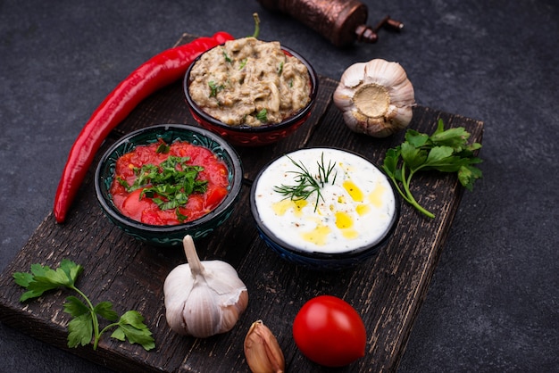 Baba ganoush tzatziki et tomate ezme