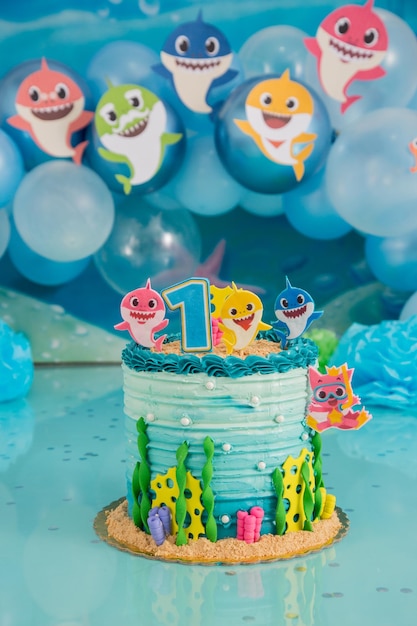 Baby Shark thème petit gâteau crème au beurre et jouets photographie ensemble gâteau smash ensemble décoration