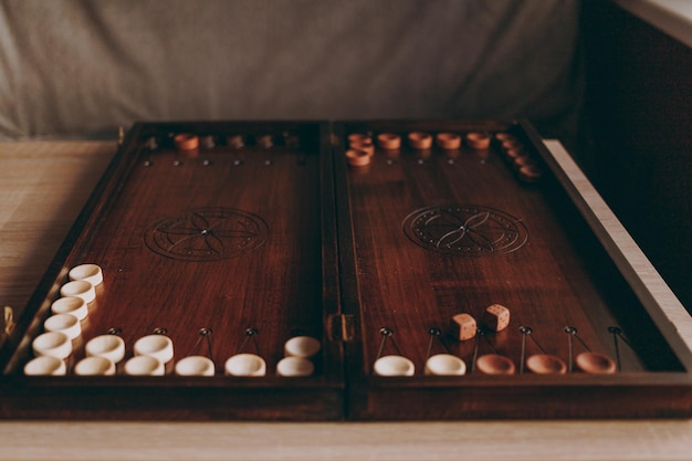 Backgammon avec du bois de qualité pour le jeu