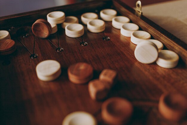 Backgammon avec du bois de qualité pour le jeu