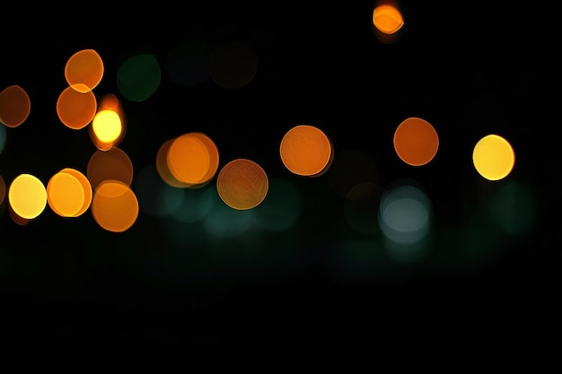 Background Bokeh de la lumière d'une voiture dans la ville la nuit