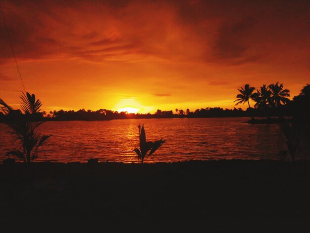 Photo les backwaters du coucher du soleil