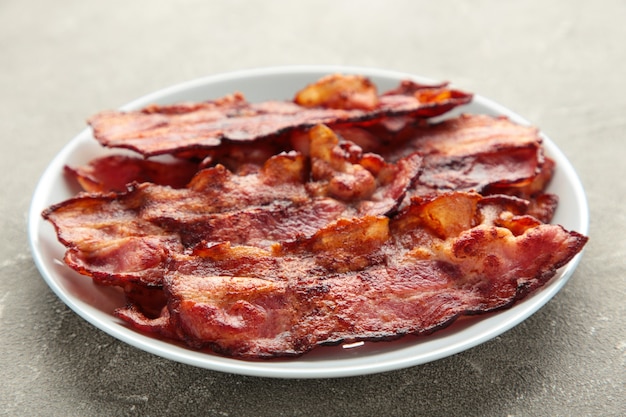 Bacon Frit Sur Plaque Blanche