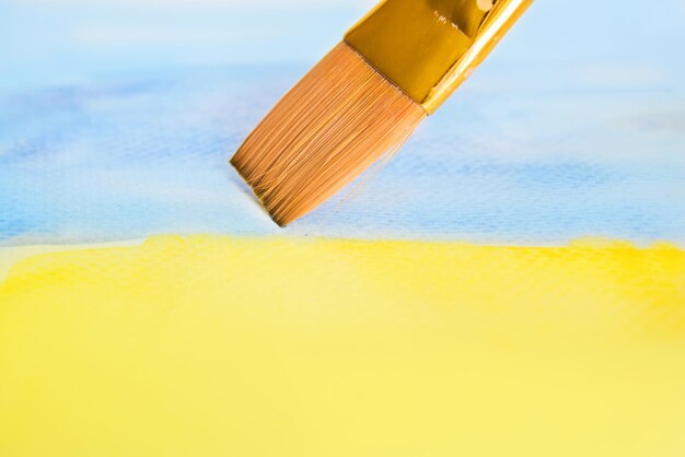 Badigeonner de peinture bleue et jaune aquarelle concept de drapeau ukrainien Ukraine