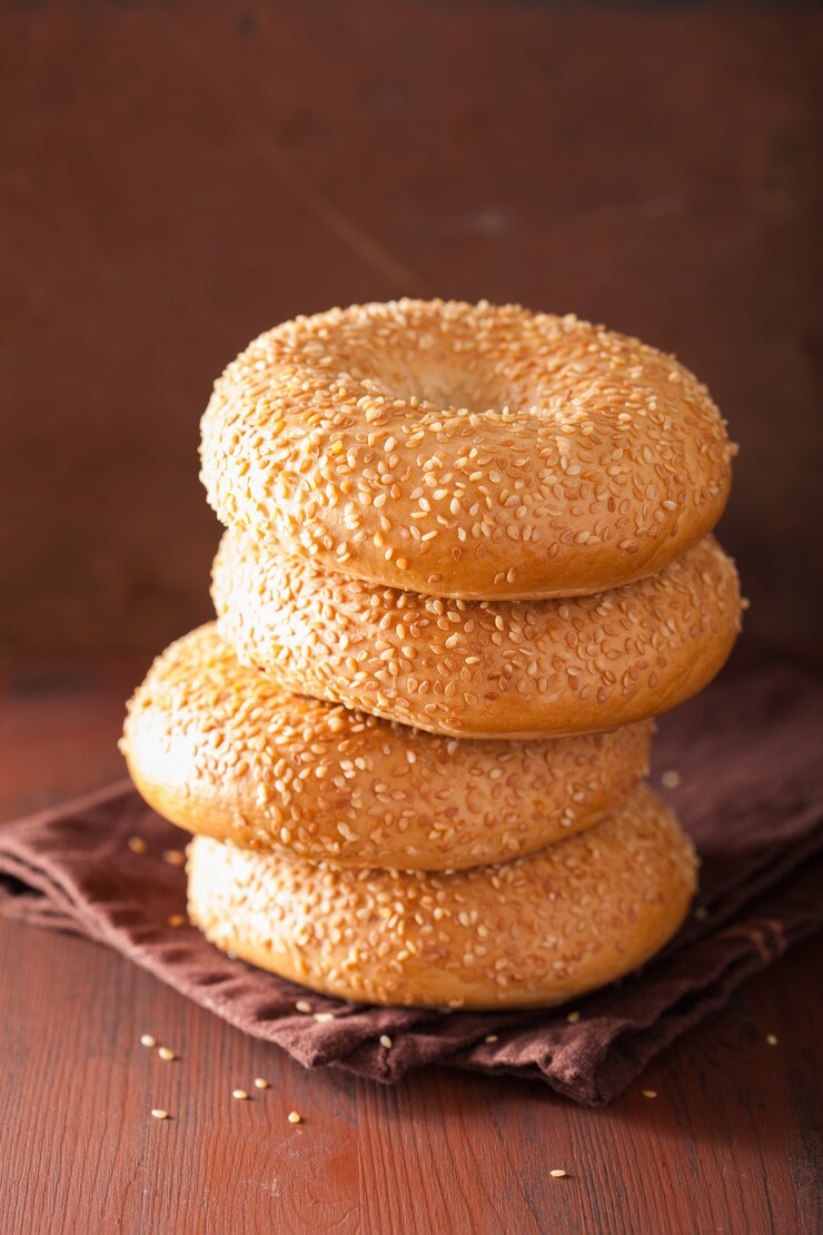 Photo bagel frais au sésame pour le petit déjeuner