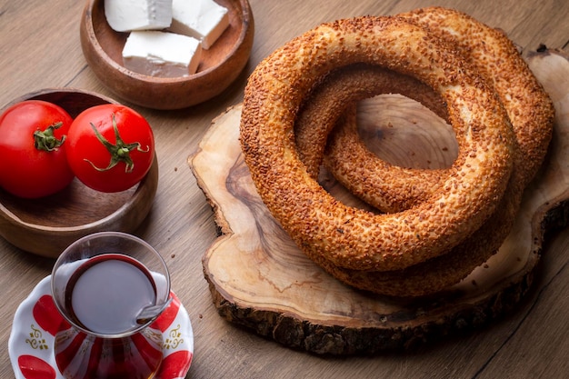 Bagel de restauration rapide turc appelé Simit bagel turc Simit au sésame Bagel est une boulangerie turque traditionnelle nom turc simit gevrek