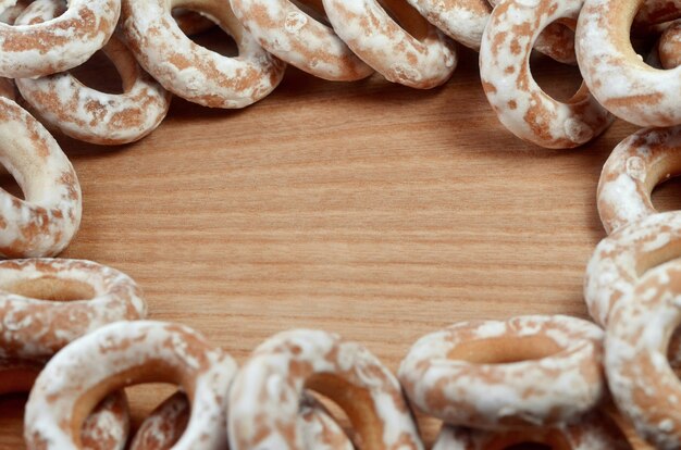 Bagels Glacés Sur Table En Bois