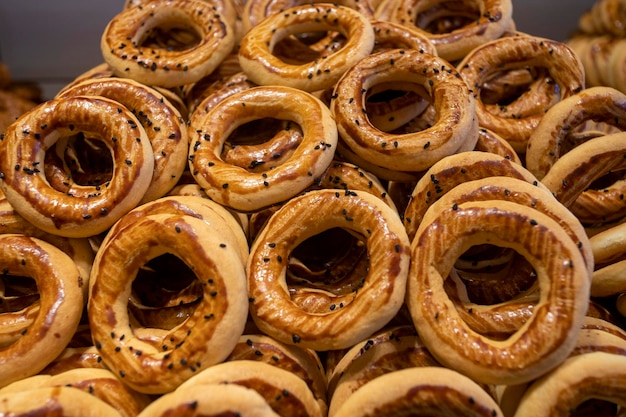 Bagels Kandil en attente d'être emballés sur le comptoir kandil simidi