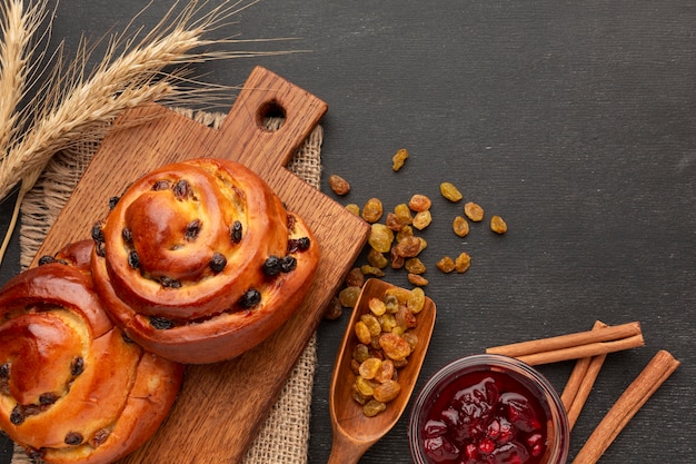 Photo bagels et raisins secs faits maison