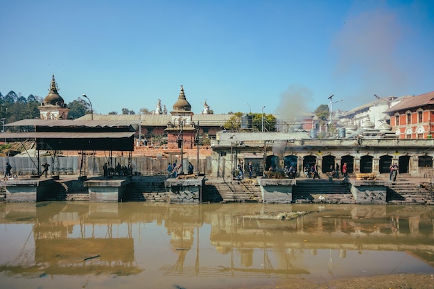 Bagmati River Pashupatinath Temple locaux à Katmandou