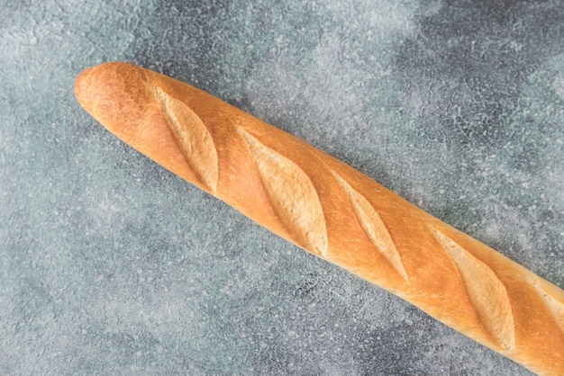 Baguette sur le fond en bois