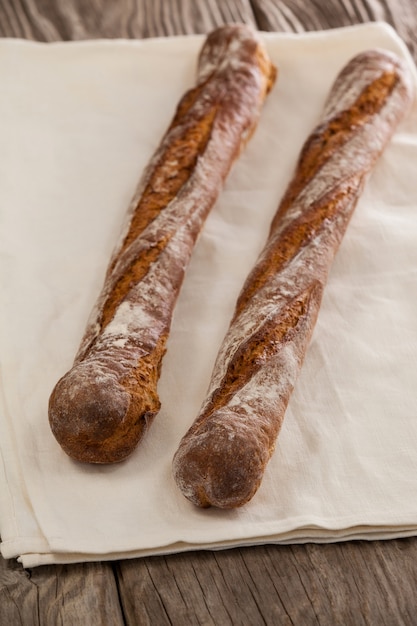 Baguettes sur serviette