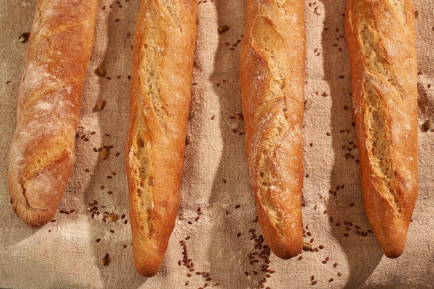 baguettes sur un textile