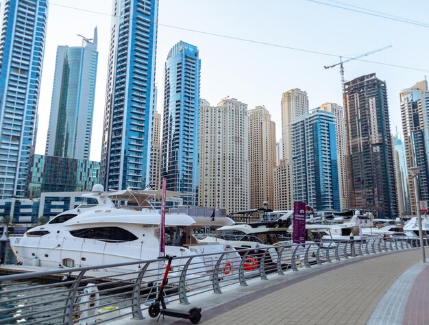 Baie de Dubaï Marina avec quartier résidentiel