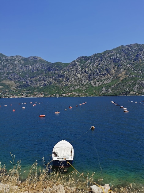 Baie de Kotor, bateau d'expédition